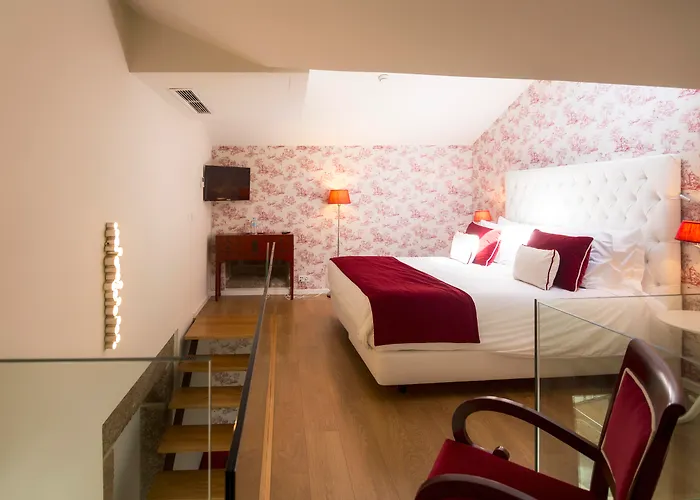 לינה וארוחת בוקר Solar Sampaio E Melo 4*