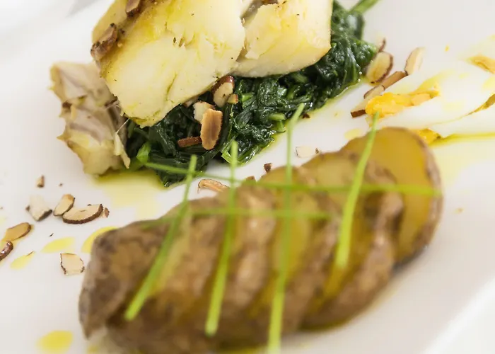 לינה וארוחת בוקר Solar Sampaio E Melo 4*