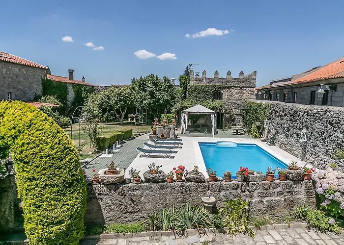 לינה וארוחת בוקר Solar Sampaio E Melo 4*