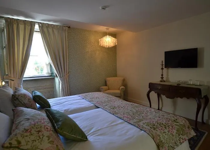 Solar Sampaio E Melo לינה וארוחת בוקר טרנקוזו